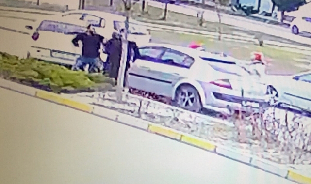 Bıçaklı alacak-verecek kavgası kamerada