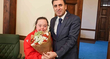 Bilecikli altın çocuklara Vali Aygöl’den ödül