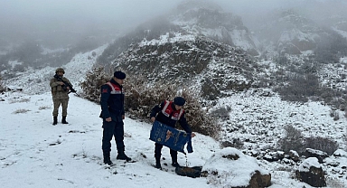 Bingöl’de jandarma ekipleri hayvanlar için doğaya yem bıraktı