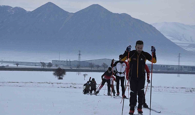 Bitlis'te kayaklı koşu takımı karla antrenmanlarına başladı