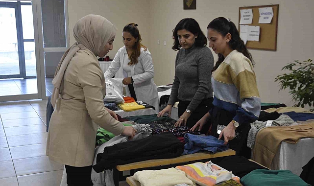Bitlis'te üniversiteli kız öğrencilerinden örnek davranış