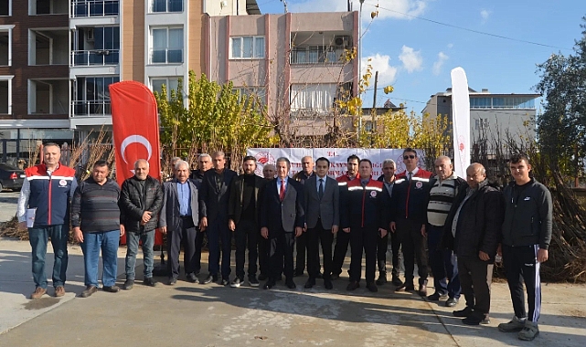 Buharkent’te üreticilere bin 300 kestane fidanı dağıtıldı