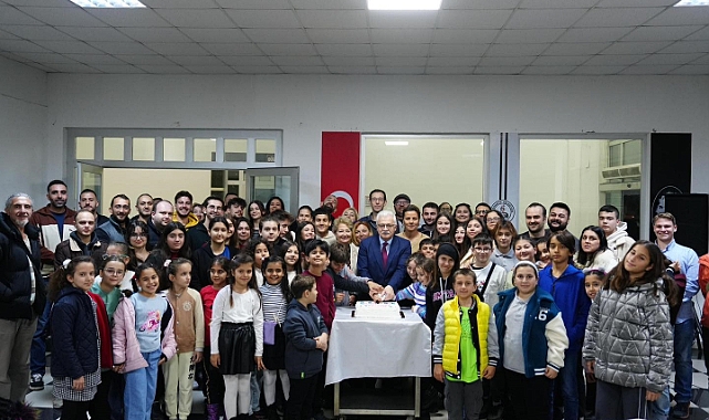 Burhaniye Belediyesi Kent Tiyatrosu 25 yaşına girdi