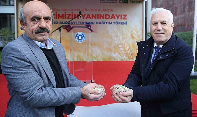 Büyükşehir’le toprak bereketleniyor, çiftçi kazanıyor
