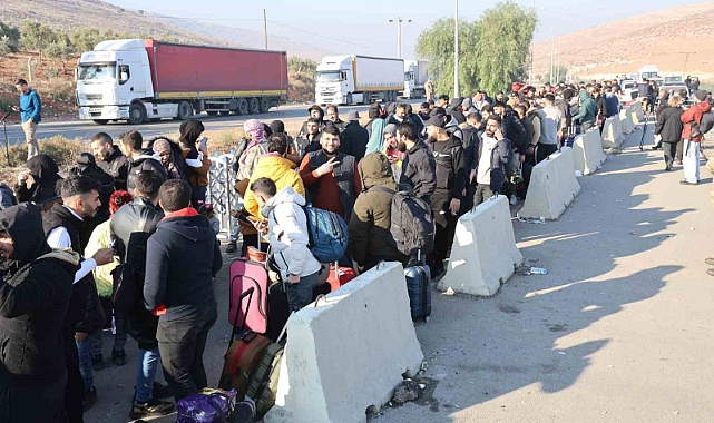 Cilvegözü’nden Suriyeliler yurtlarına dönmeye başladı