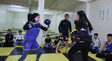 ’Dangal’ Elazığ’da yeniden yazıldı: Kalp krizi geçiren baba, 3 şampiyon kız yetiştirdi