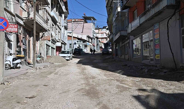 Demirci’de üstyapı çalışmaları tüm hızıyla devam ediyor