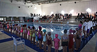 Denizli Büyükşehir 150 sporcuyla yüzme şenliği düzenlendi