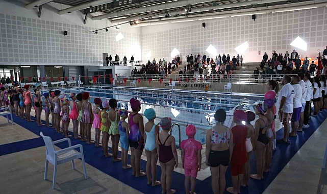 Denizli Büyükşehir 150 sporcuyla yüzme şenliği düzenlendi