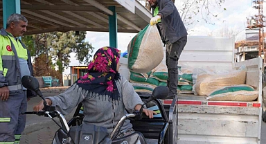 Denizli’de 404 üreticiye bin 126 torba yem dağıtıldı