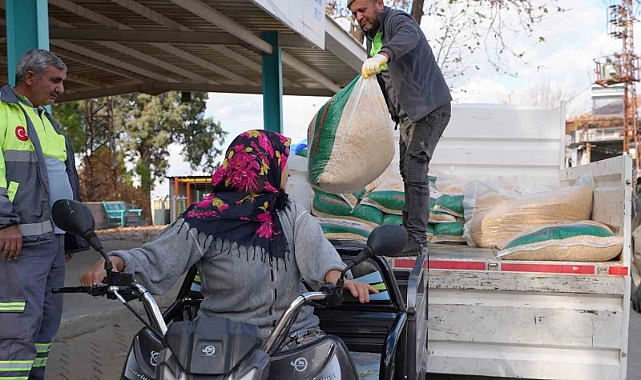 Denizli’de 404 üreticiye bin 126 torba yem dağıtıldı