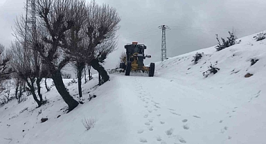 Diyarbakır’da kardan kapanan 300 kilometrelik yol ulaşıma açıldı