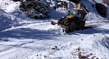 Diyarbakır’da kardan kapanan yollar ulaşıma açıldı