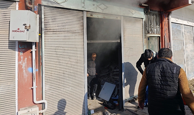 Doğubayazıt'ta işyerinin deposunda sobadan kaynaklı yangın çıktı
