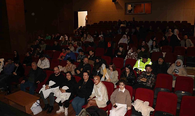 Doktorlar, öğretmenler sahne aldı, çocukları madde bağımlılığına karşı uyardı