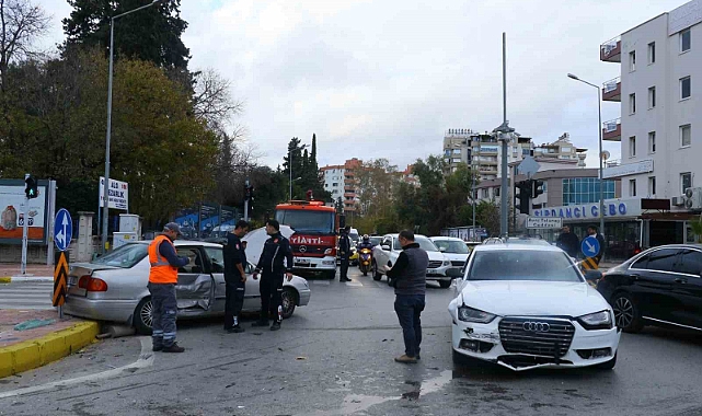 ’Dönülmez’ tabelasını dikkate almadı, kaza yaptı: 1 yaralı