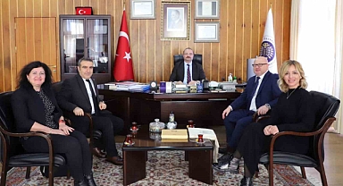 Eğitim Ataşesi John Silver, Atatürk Üniversitesini ziyaret etti