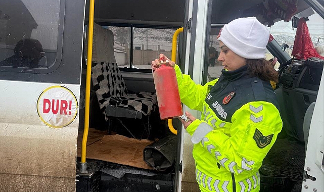 Eleşkirt'te Jandarma trafik ekiplerinden servis araçlarına denetim ve eğitim