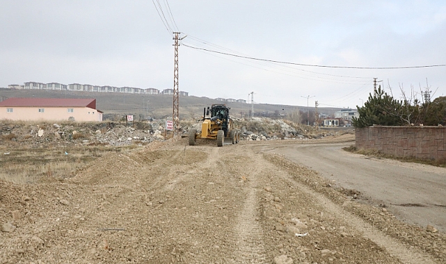 Erciş Belediyesi Yol Bakım ve Onarım Çalışmalarına Devam Ediyor