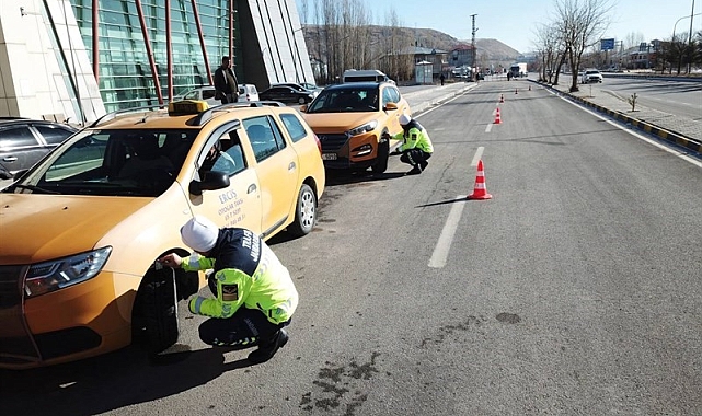 Erciş'te jandarma ve polisten eş zamanlı denetim