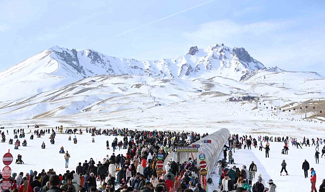 Erciyes hafta sonu 70 bin ziyaretçi ağırladı