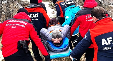 Erciyes’te yürüyüş yaparken ayağı kırılan dağcı kurtarıldı