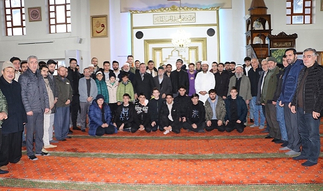 Erzincan’da gençler sabah namazında camileri doldurmaya devam ediyor