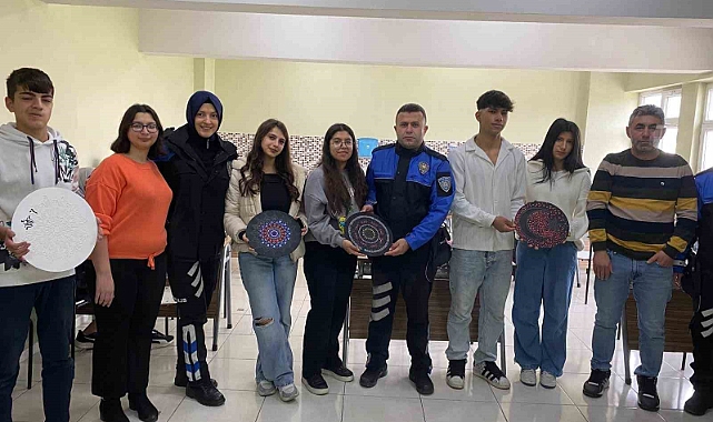 Erzincan'da Lise öğrencilerine "Dekoratif Tablo" kursu açıldı