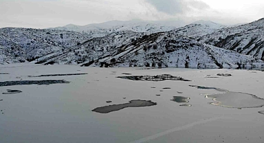 Erzincan’da soğuktan göller buz tuttu