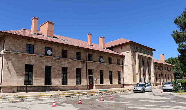 Erzincan Tren Garı 1939'daki depremde ayakta kalan tek bina