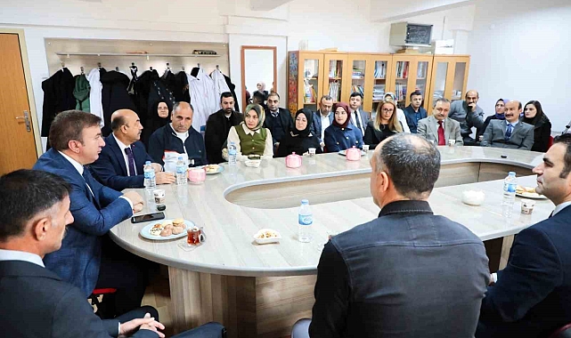 Erzincan Valisi Hamza Aydoğdu, Şehit Jandarma Er Fatih Çaybaşı Ortaokulunda incelemede bulundu