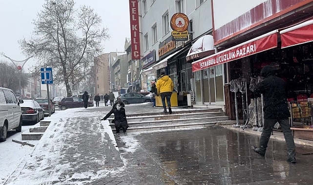 Erzincan'da kar ve buzlanma düşmeye bağlı kırık vakalarını artırdı