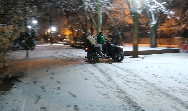 Erzincan'da karın keyfini ATV ile drift yaparak çıkardılar