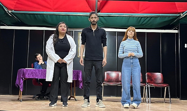 Erzincan'da "Madde Bağımlılığı ile Mücadele ve Farkındalık" temalı tiyatro gösterisi gerçekleştirildi