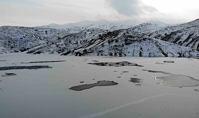 Erzincan'da soğuktan göller buz tuttu