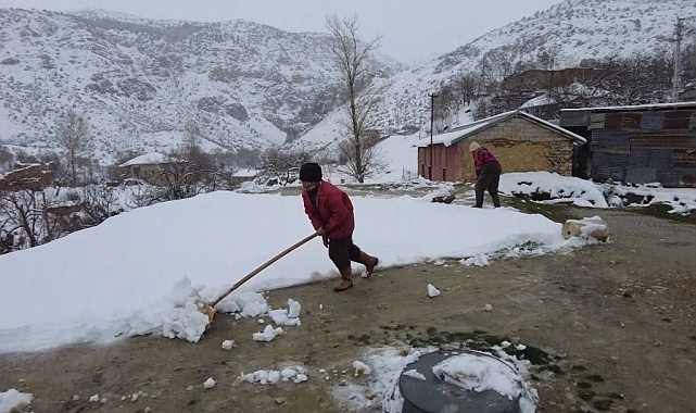 Erzincan'ın köylerinde kış mesaisi