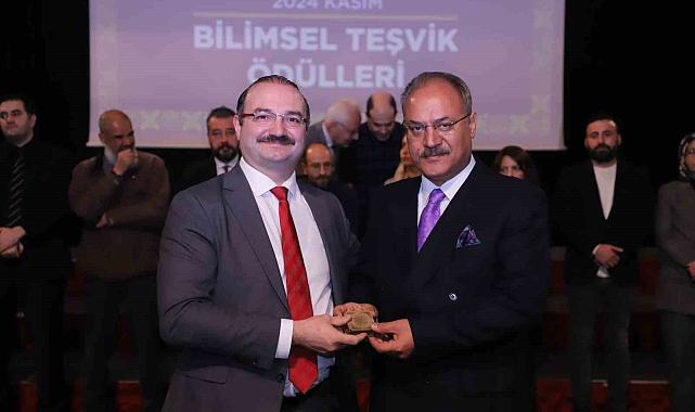 Erzurum Atatürk Üniversitesi, akademisyenlerini ödüllendirmeye devam ediyor