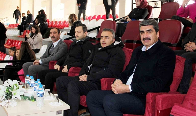 Erzurum Gençlik Spor Voleybol Kulübü adım adım play-off yolunda