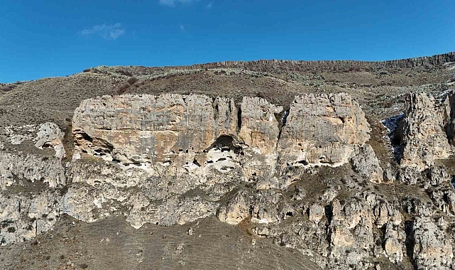 Erzurum Karayazı'da ki Kırk Pencereli Mağaraları keşfedilmeyi bekliyor
