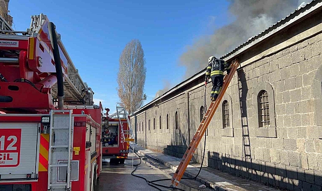Erzurum'da tarihi taş ambarlarda yangın