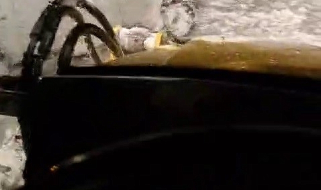 Erzurum'un Tekman ilçesinde yolda kalan araçlar ekipler tarafından kurtarıldı
