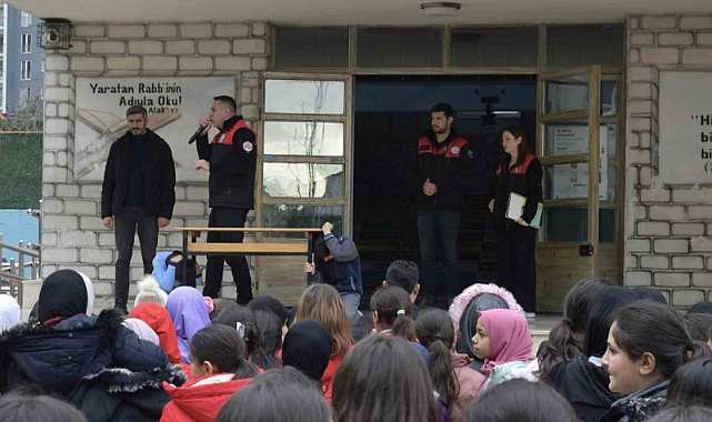 Esenyurt öğrenciler afet bilinci eğitimleri ile bilinçleniyor