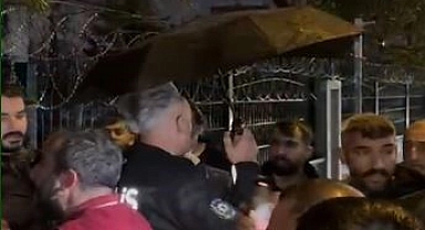 Esnaf ile vatandaşların park kavgasını biber gazı da ayıramadı