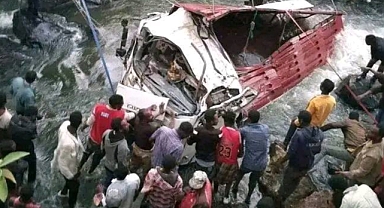 Etiyopya’da yolcu taşıyan kamyon nehre düştü: 66 ölü