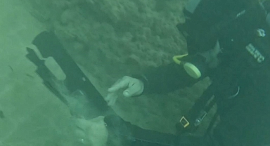 Falezlerden düşen araç ve genç için yapılan arama çalışmalarının su altı görüntüleri ortaya çıktı