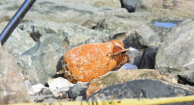 Fırtınada dalgaların getirdiği deniz mühimmatı Rize’de karaya vurdu