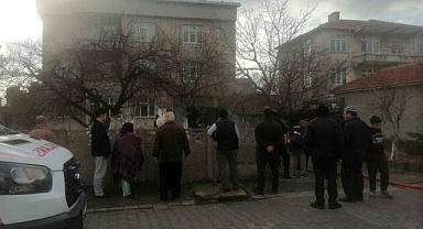 Garajda başlayan yangın eve sıçradı