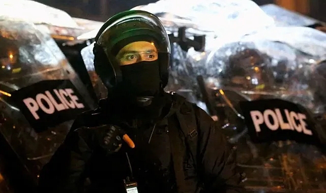Gürcistan Parlamentosu Önünde Tansiyon Düşmüyor: 22 Gözaltı