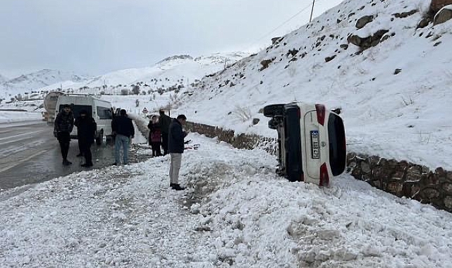 Hakkari'de trafik kazası: 3 yaralı