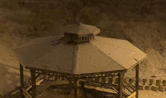 Hakkari'de yoğun kar yağışı: eğitime 1 gün ara verildi
